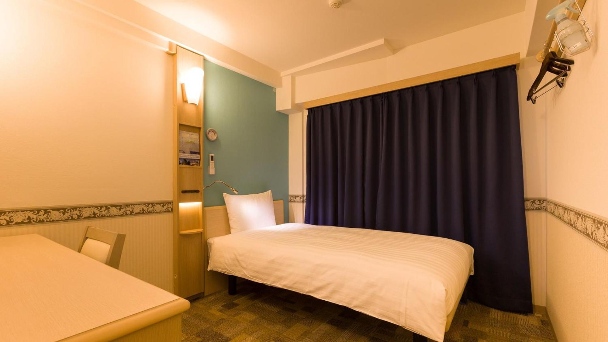 Toyoko Inn Saitama Misato Ekimae 객실 사진